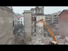 15-метровая длинная стрела Hyundai 150 используется для сноса зданий